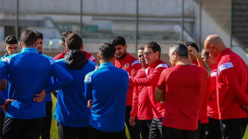 فايلر يحاضر لاعبي الأهلي بالفيديو استعدادًا لبيراميدز