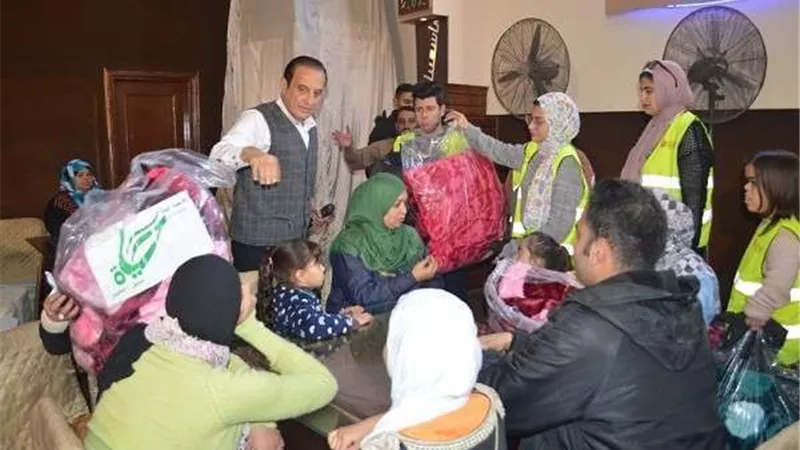 بمشاركة طارق علام.. قافلة طلابية لتوزيع البطاطين والملابس في معهد شلل الأطفال بإمبابة