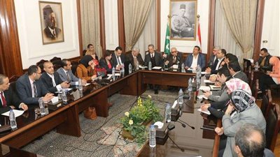 الوفد ينظم حلقة نقاشية لعرض رؤية الحزب في الانتخابات