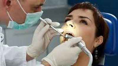 استشاري: 4 فوارق بين الحشوات التجميلية والفضية للأسنان
