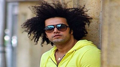 الجريني يبكي على الهواء: صعب أرجع المغرب وألاقي مكان والدتي فاضي.. فيديو