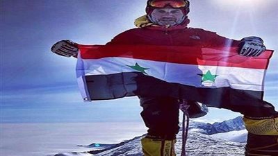 إنجاز تاريخي.. مغترب سوري يصل لأعلى قمم العالم (فيديو وصور)