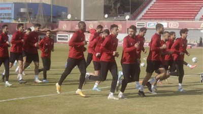 استعداداً للرجاء.. الأهلي يستأنف تدريباته الجماعية اليوم