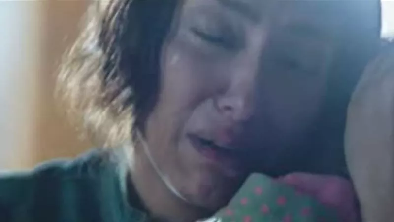 حنان مطاوع تقابل ابنتها بدموع الفرح.. في أحداث الحلقة 11 من مسلسل وجوه