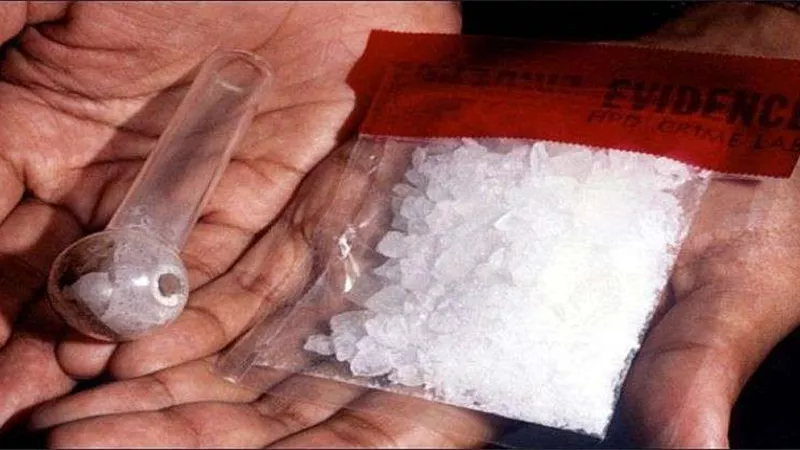 ضبط عاطلين بحوزتهما كمية كبيرة من مخدر الشابو في سوهاج