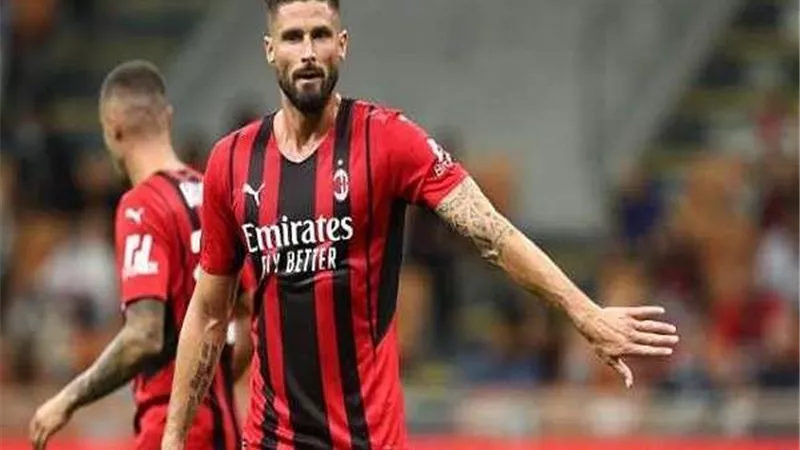 جيرو يقود تشكيل ميلان ضد جنوى في الدوري الإيطالي