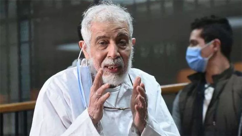 بعد الحكم عليه بالمؤبد.. الوجه الأسود للإرهابي محمود عزت وتفاصيل اقتحام الحدود