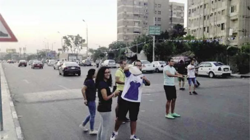 كنا بنهزر.. ضبط 4 أشخاص ألقوا العصير على أحد الأتوبيسات بالإسماعيلية