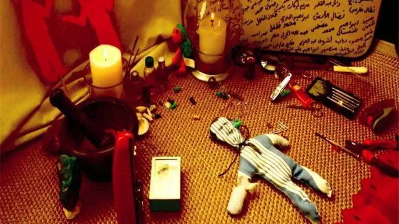 شاهد.. القبض على دجال يمارس أعمال الشعوذة في المدينة المنورة