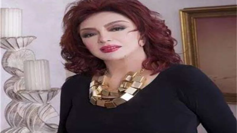 نبيلة عبيد تنفعل بعد محاولة إطلاق لقب نجمة مصر الأولى على منى زكي وياسمين عبد العزيز.. فيديو