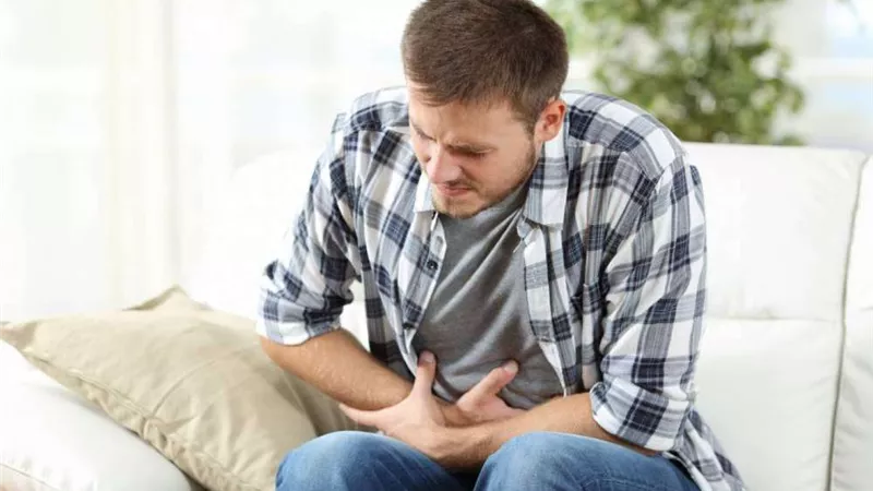 للتخلص من التقلصات.. أسباب وعلاج آلام البطن
