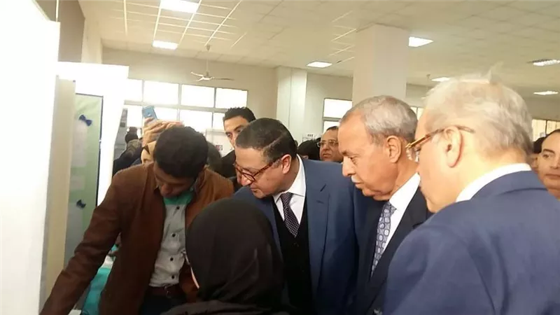 محافظ القليوبية ورئيس جامعة بنها يفتتحان معرض العلوم والهندسة 2020