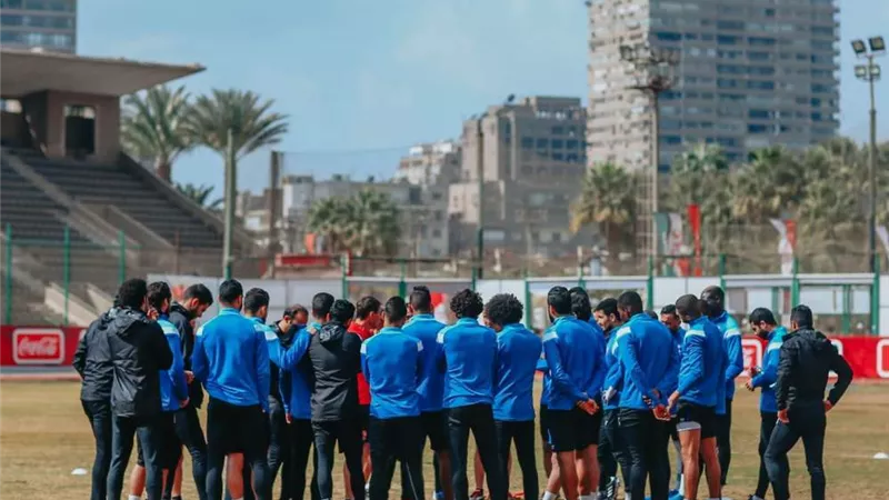 فايلر يجتمع مع لاعبي الأهلي استعدادًا لمواجهة المصري