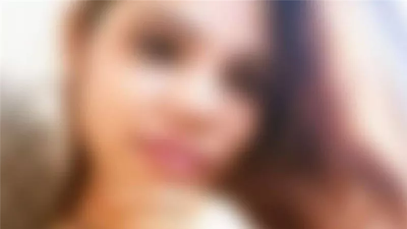 تسريب صادم.. فنانة شهيرة في وضع حميمي مع شاب داخل ملهى ليلي