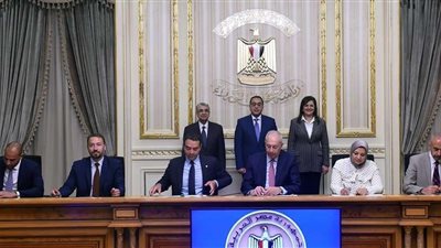 مدبولي يشهد توقيع مذكرة تفاهم بين قناة السويس وتحالف الوقود الأخضر لإنتاج 350 ألف طن وقود سنوياً بالسخنة باستثمارات 3 مليارات دولار