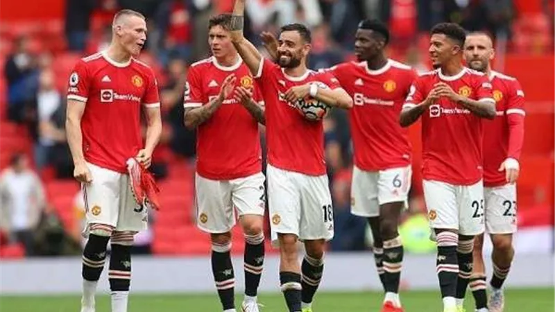 مانشستر يونايتد يستعد لضم أحد نجوم الدوري الإيطالي.. تفاصيل