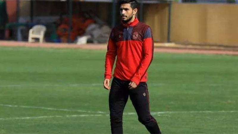 الأهلي يعدل ويمدد عقد أيمن اشرف موسم إضافي