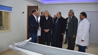 محافظ القليوبية يحيل 20 طبيبًا للتحقيق بمستشفى كفر شكر المركزي