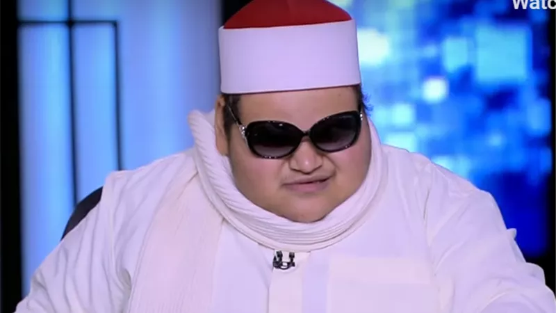 طالب أزهري كفيف: جدي هو خير سند لي ووزيرة التضامن وفرت لي سيارة للذهاب للجامعة (فيديو)