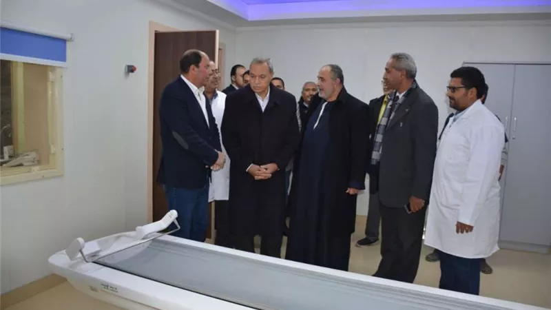 محافظ القليوبية يحيل 20 طبيبًا للتحقيق بمستشفى كفر شكر المركزي