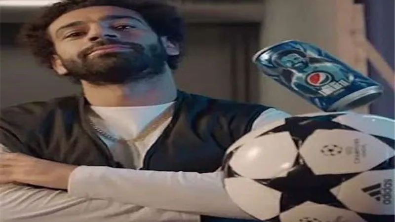 بالفيديو.. ميسي يتحدى محمد صلاح