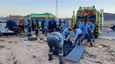 إصابة 9 أشخاص في تصادم سيارتين بسوهاج