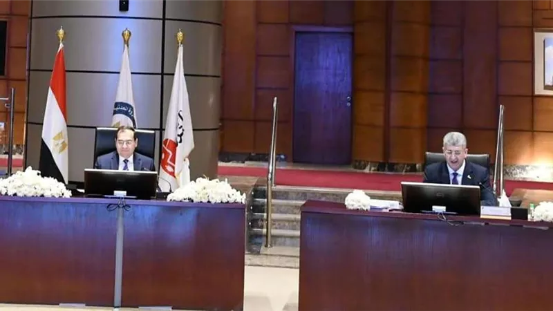 مع جنرال إليكتريك العالمية .. وزير البترول يبحث التعاون المشترك