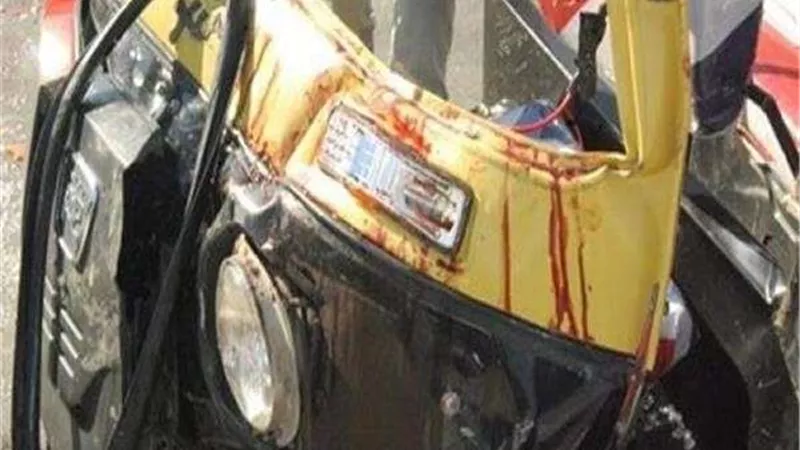 حادث تصادم سيارة بتوك توك على الطريق الدولي الساحلي