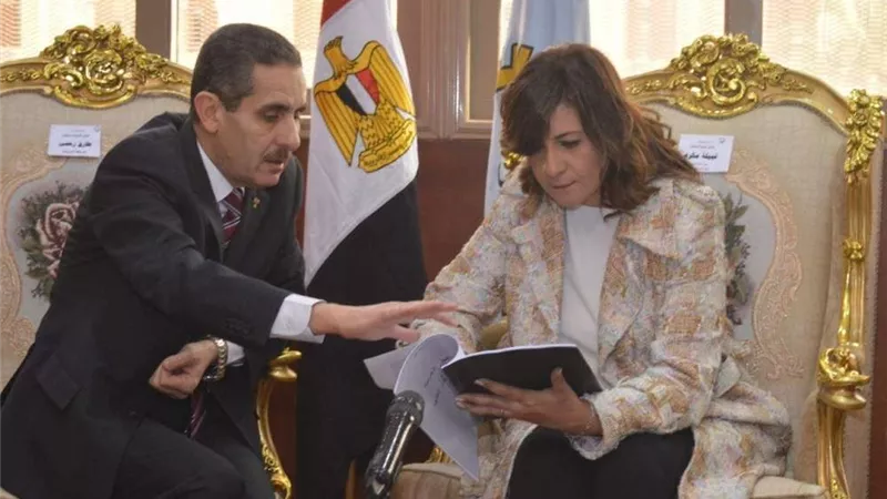 وزيرة الهجرة ومحافظ الغربية يعقدان اجتماعًا لمناقشة خطة الاستدامة بالقرى المنتجة