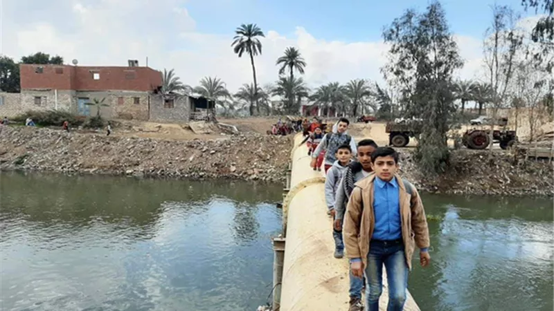 الموت يهدد حياة أطفال قرية 