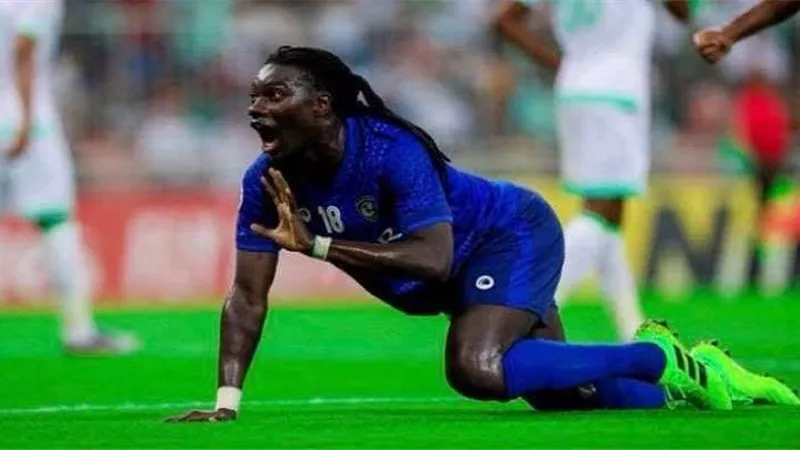 جوميز يسجل هدفا عالميا أمام شباب أهلي دبي (فيديو)