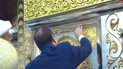 على ضريح سيدنا الحسين .. الرئيس السيسى يضع  نقاط على 