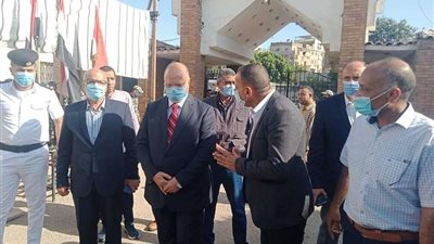 محافظ القاهرة يفتتح معرض مستلزمات العيد في باب الشعرية بتخفيضات تصل لـ 30%