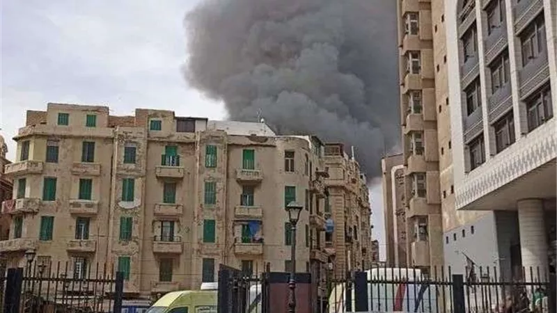 عقب حريق 4 محلات.. السيطرة على نشوب حريق في محل خامس بالمقطم