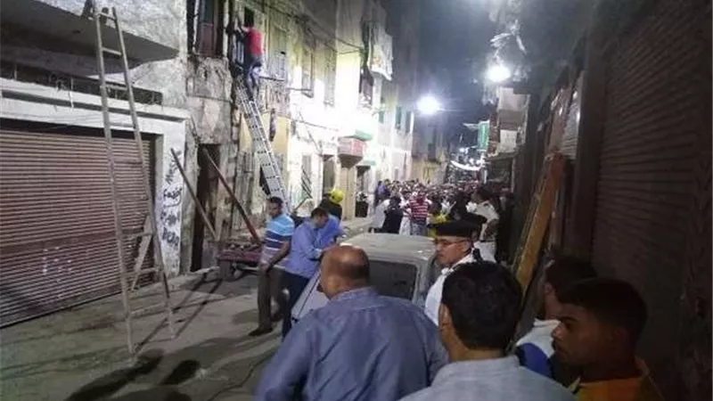 مصرع 3 أشخاص في انهيار عقار بالشرابية