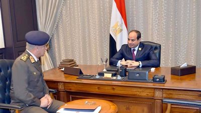 القائد العام للقوات المسلحة يهنئ الرئيس عبدالفتاح السيسي
