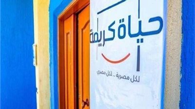 بائع حلوى يساعد طفلة جائعة في حياة كريمة