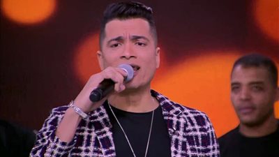 فيديو يثير سخرية السوشيال ميديا.. رجل ينتحل صفة زوجة حسن شاكوش