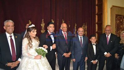 بحضور 
