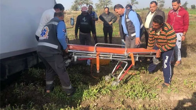 مصرع شخص وإصابة ٣ اخرين إثر انقلاب سيارة ملاكي من أعلى كوبرى بالشرقية