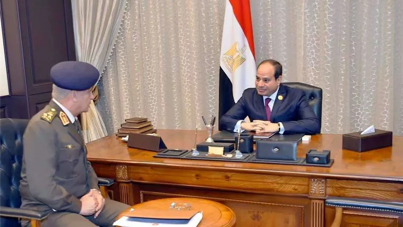 القائد العام للقوات المسلحة يهنئ الرئيس عبدالفتاح السيسي