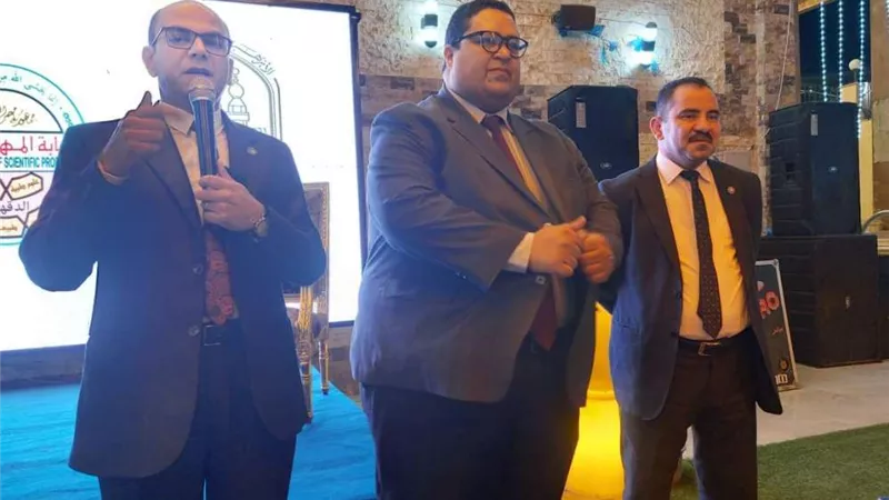 عضو مجلس نقابة علميين قبطى يسلم جوائز حفظة القرآن الكريم بنقابة علميين الدقهلية