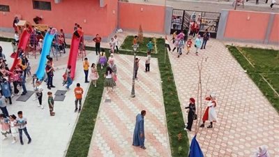 تحت شعار 
