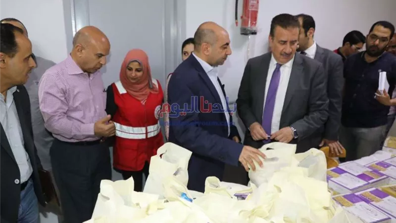 محافظ المنوفية يوزع كحك العيد والهدايا العينية على الأيتام