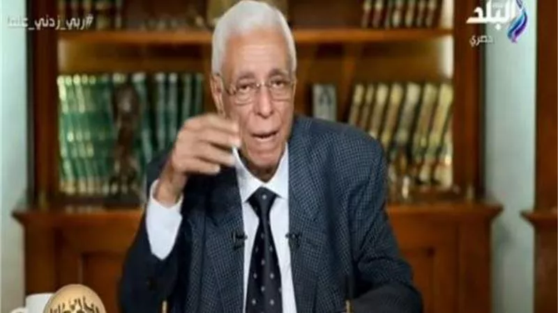 تصيبك بجلطة الرئة.. حسام موافي يحذر من الرقدة الطويلة والجلوس كثيرا