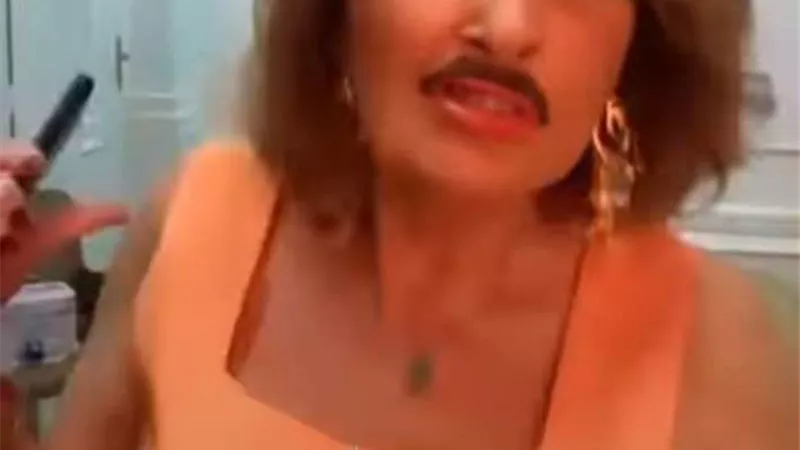 بالشنب أبطال مسلسل أحلام سعيدة يحتفلون بالعيد على طريقتهم الخاصة.. فيديو