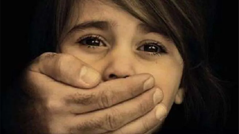 استدرجها للاعتداء عليها.. تفاصيل هتك عرض طفلة في الغربية