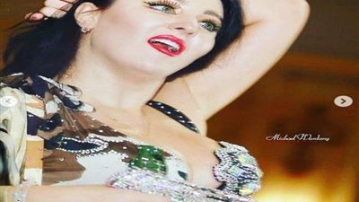 بإطلالة مثيرة| صافيناز تثير دهشة الجمهور.. ومتابع يطالبها بالتحشم 
