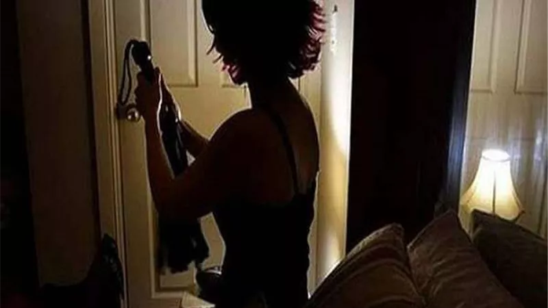 ضبط شبكة إجرامية للإتجار في 21 فتاة للدعارة