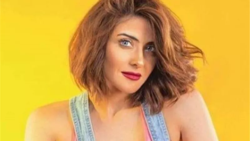 أنا ساذجة.. هيدي كرم تستنجد بجمهورها من إحدى الصفحات المفبركة لها